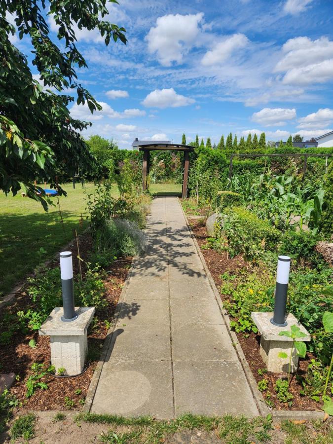 Neumuhler Hof Ferienwohnung "Stefan" Bietet 4 Schlafzimmer Und 4 Bader , Eine Grosse Badewanne Und Grosser Terrasse Zum Garten, Kostenfreie Parkmoglichkeiten Schwerin  Dış mekan fotoğraf