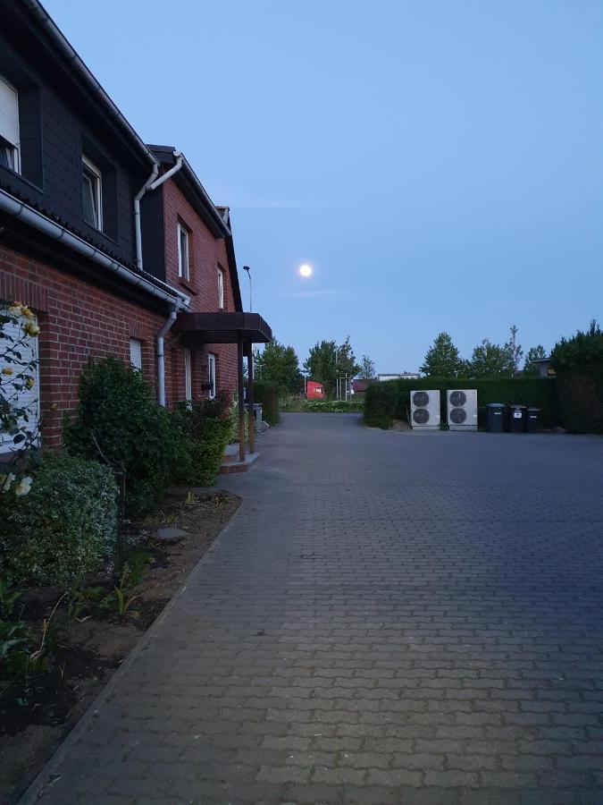 Neumuhler Hof Ferienwohnung "Stefan" Bietet 4 Schlafzimmer Und 4 Bader , Eine Grosse Badewanne Und Grosser Terrasse Zum Garten, Kostenfreie Parkmoglichkeiten Schwerin  Dış mekan fotoğraf